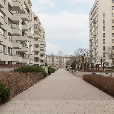 Bemowo Gorczewska By Renters * Varsovie